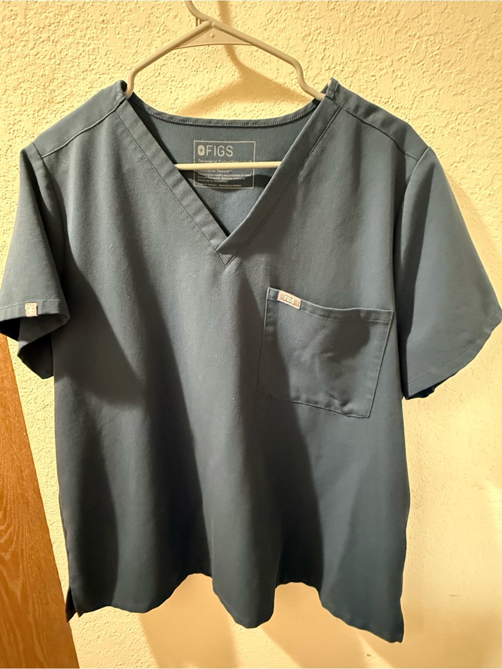 FIGS Women's V-Neck Scrub Top